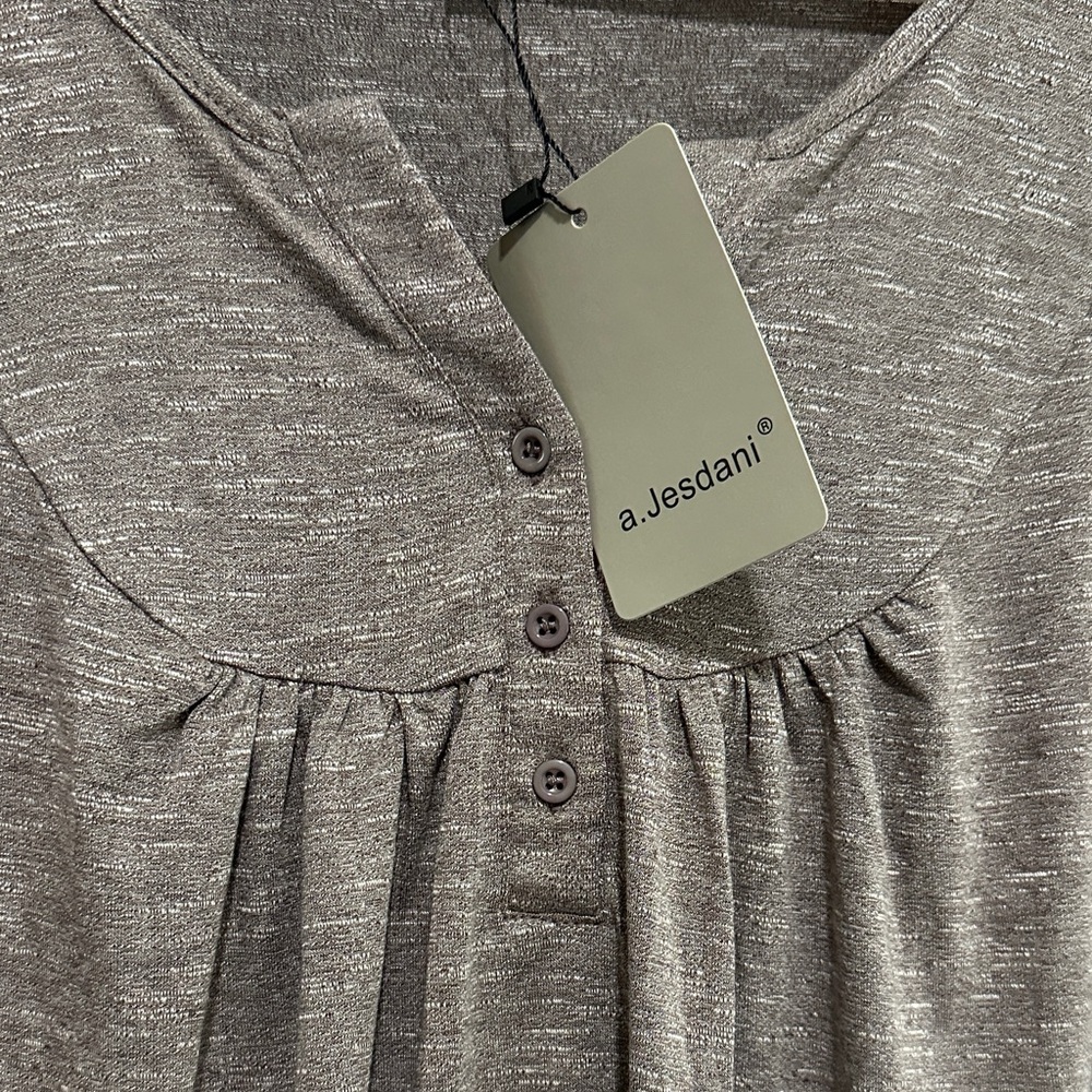 Two size 1X womens tops. One is NWT and one is NW/O tags - Picture 7 of 11